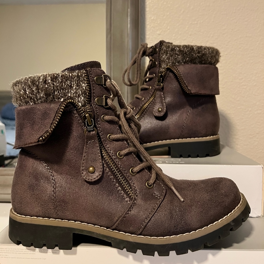 Combat boots